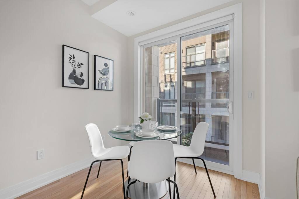 Designer Yorkdale 2BR Townhouse, Private Patio, Parking