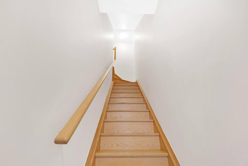 Designer Yorkdale 2BR Townhouse, Private Patio, Parking