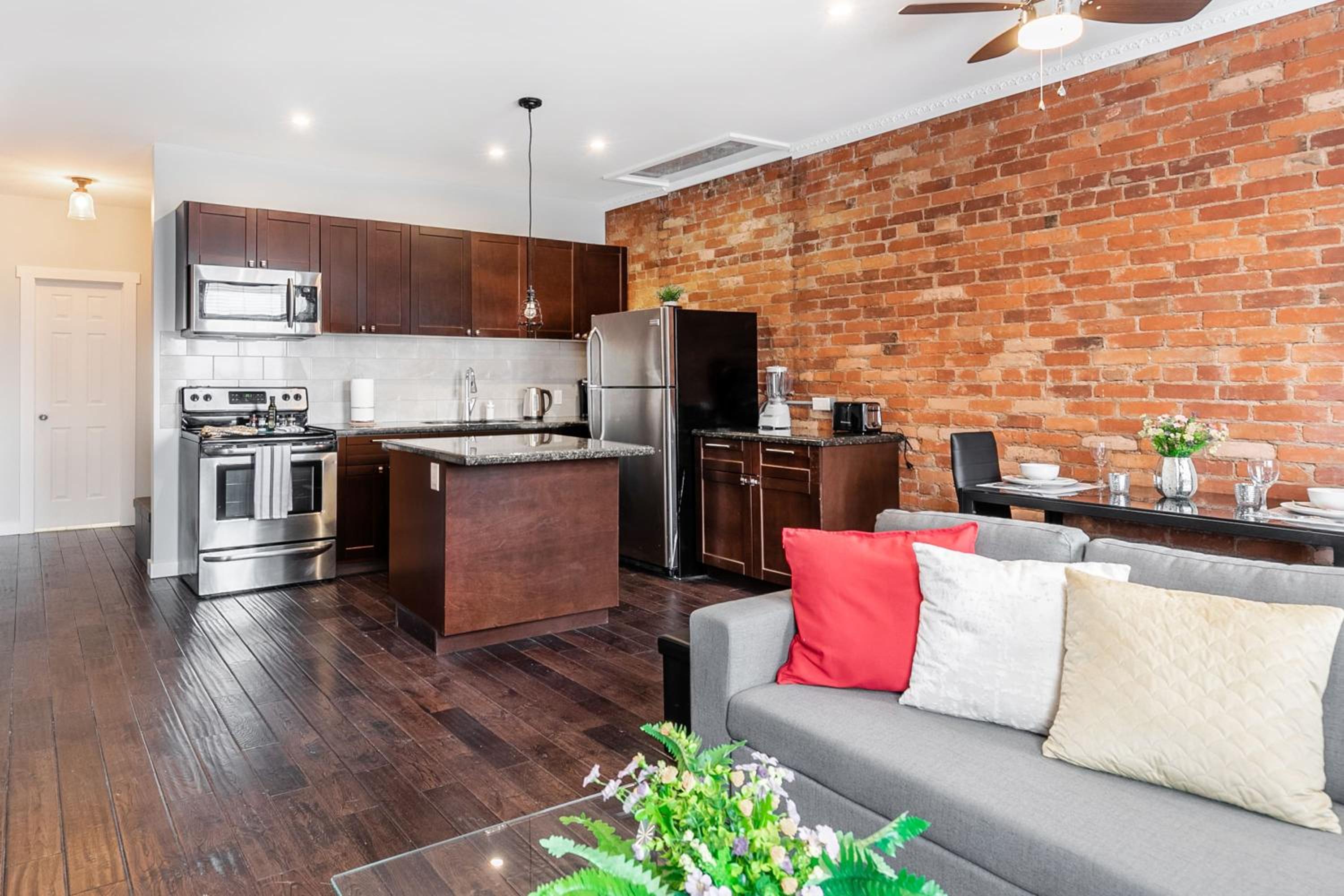 Cozy 1BR- Condo Unit - James Street North