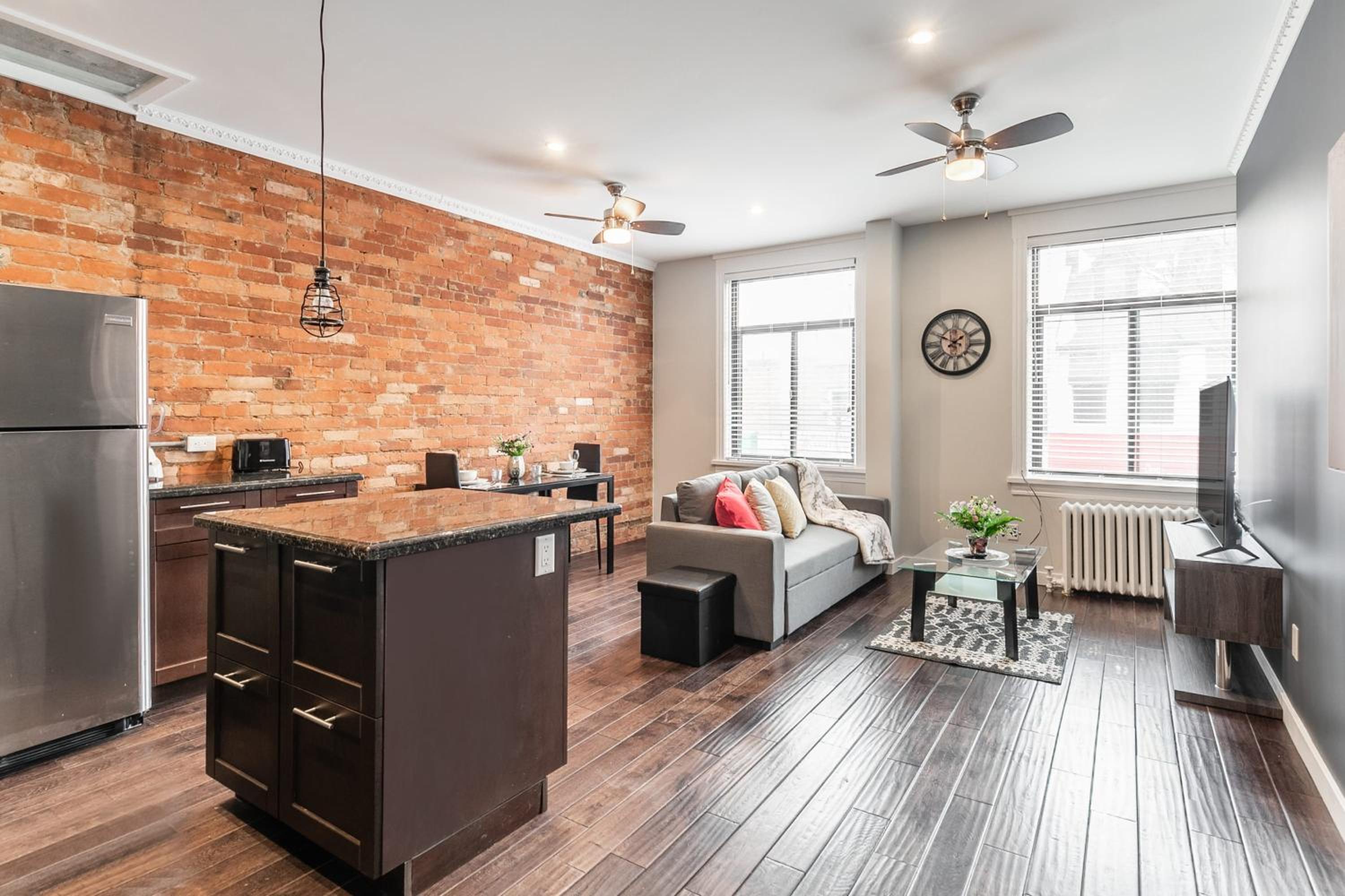 Cozy 1BR- Condo Unit - James Street North