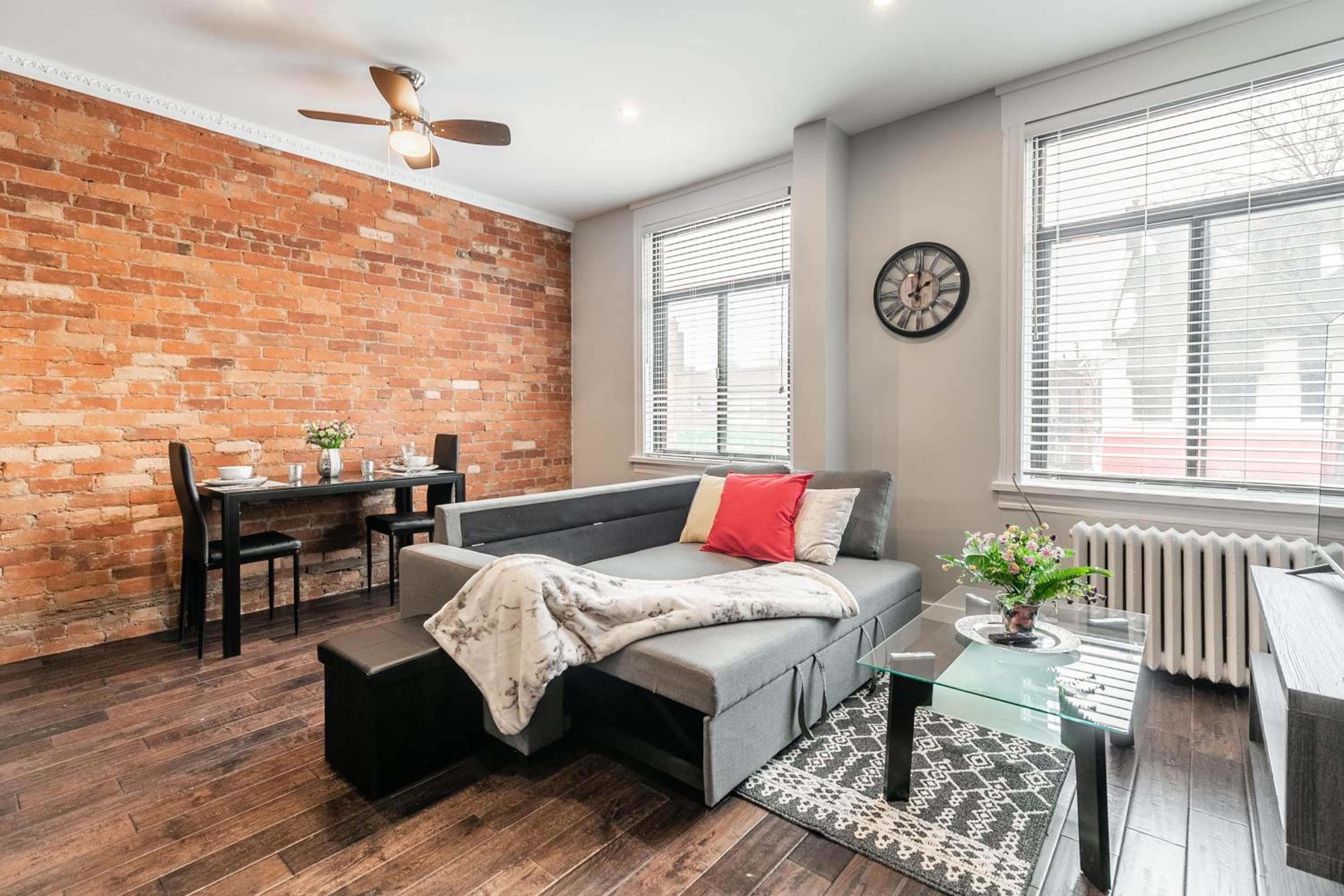 Cozy 1BR- Condo Unit - James Street North