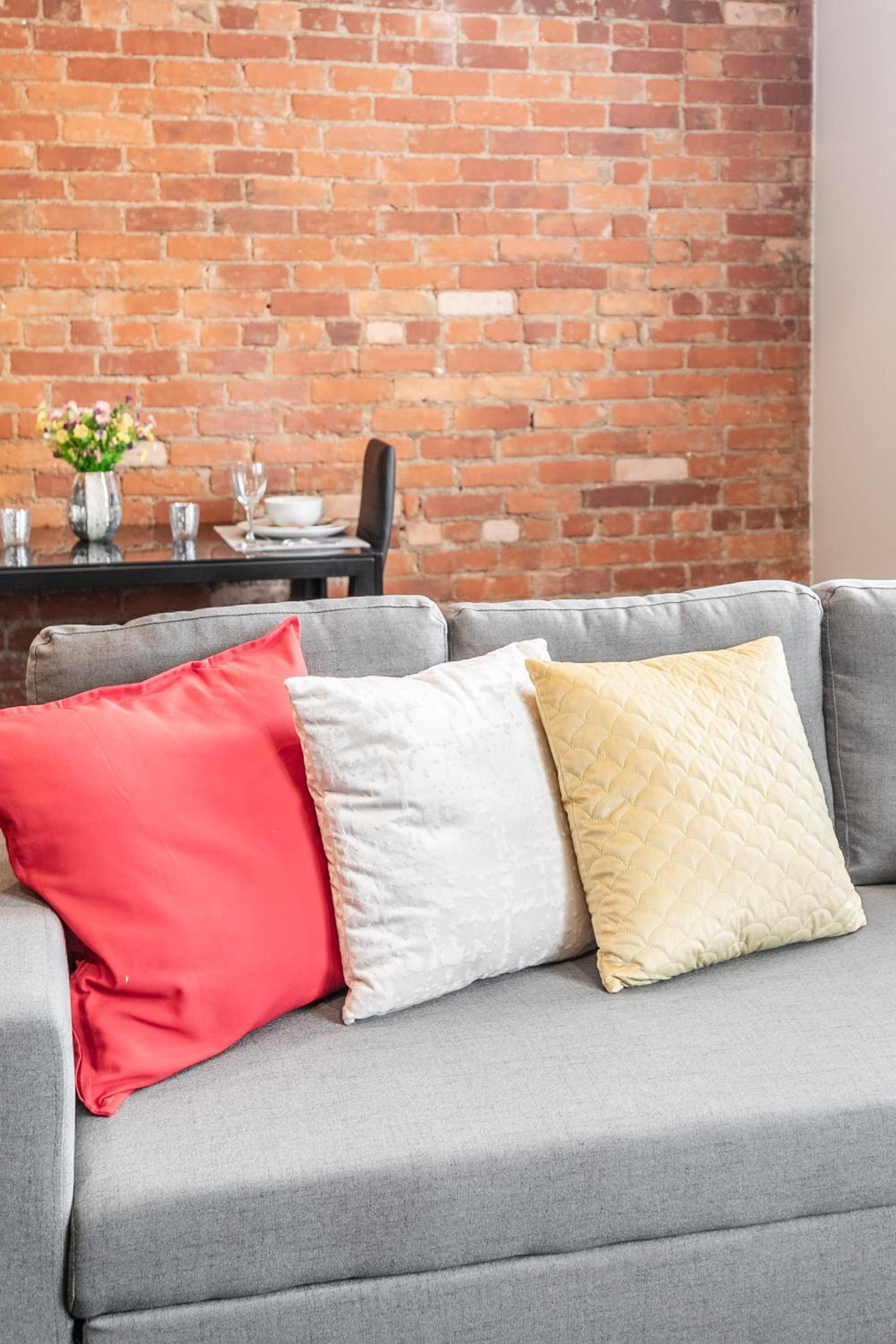 Cozy 1BR- Condo Unit - James Street North
