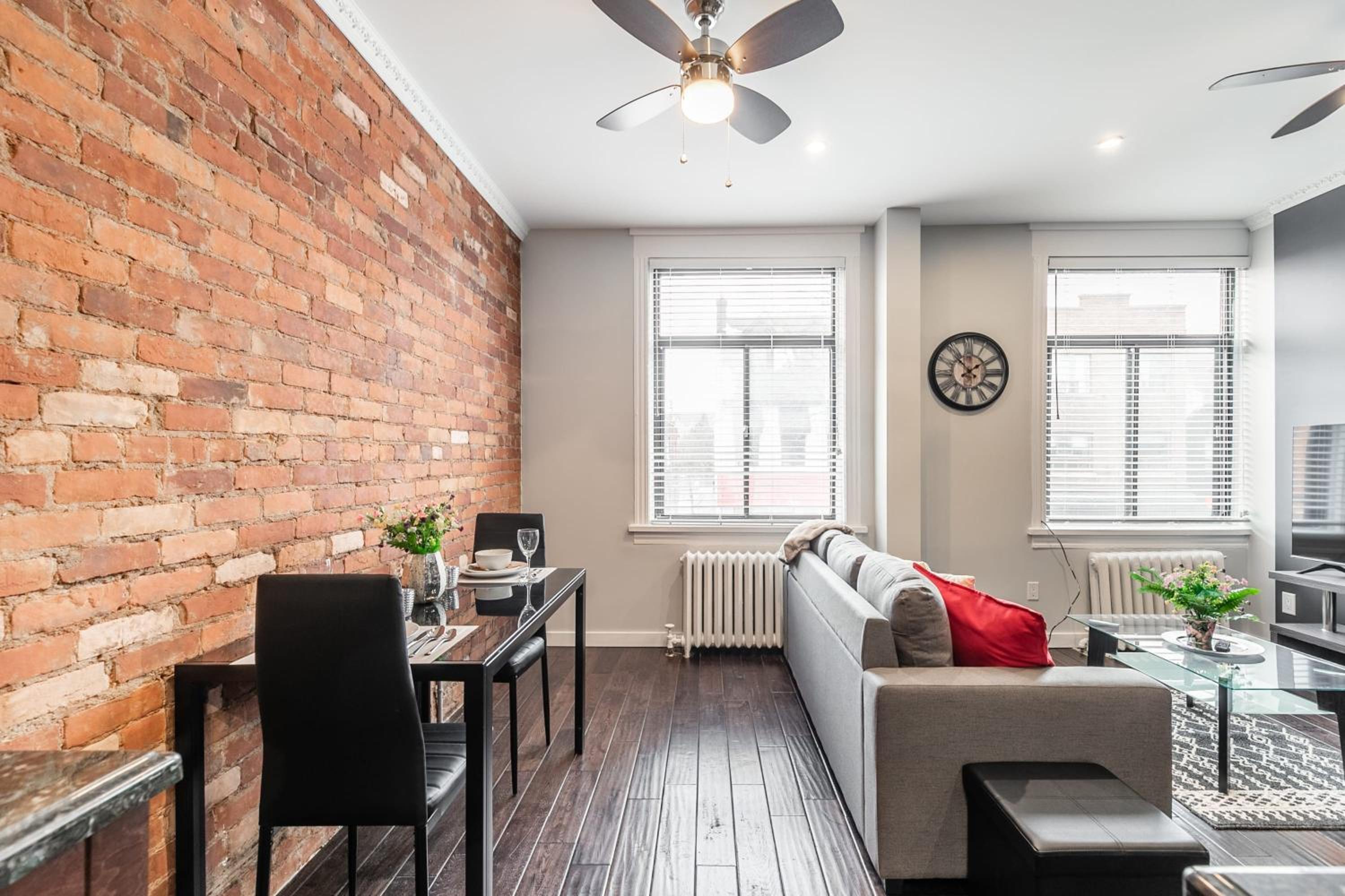 Cozy 1BR- Condo Unit - James Street North