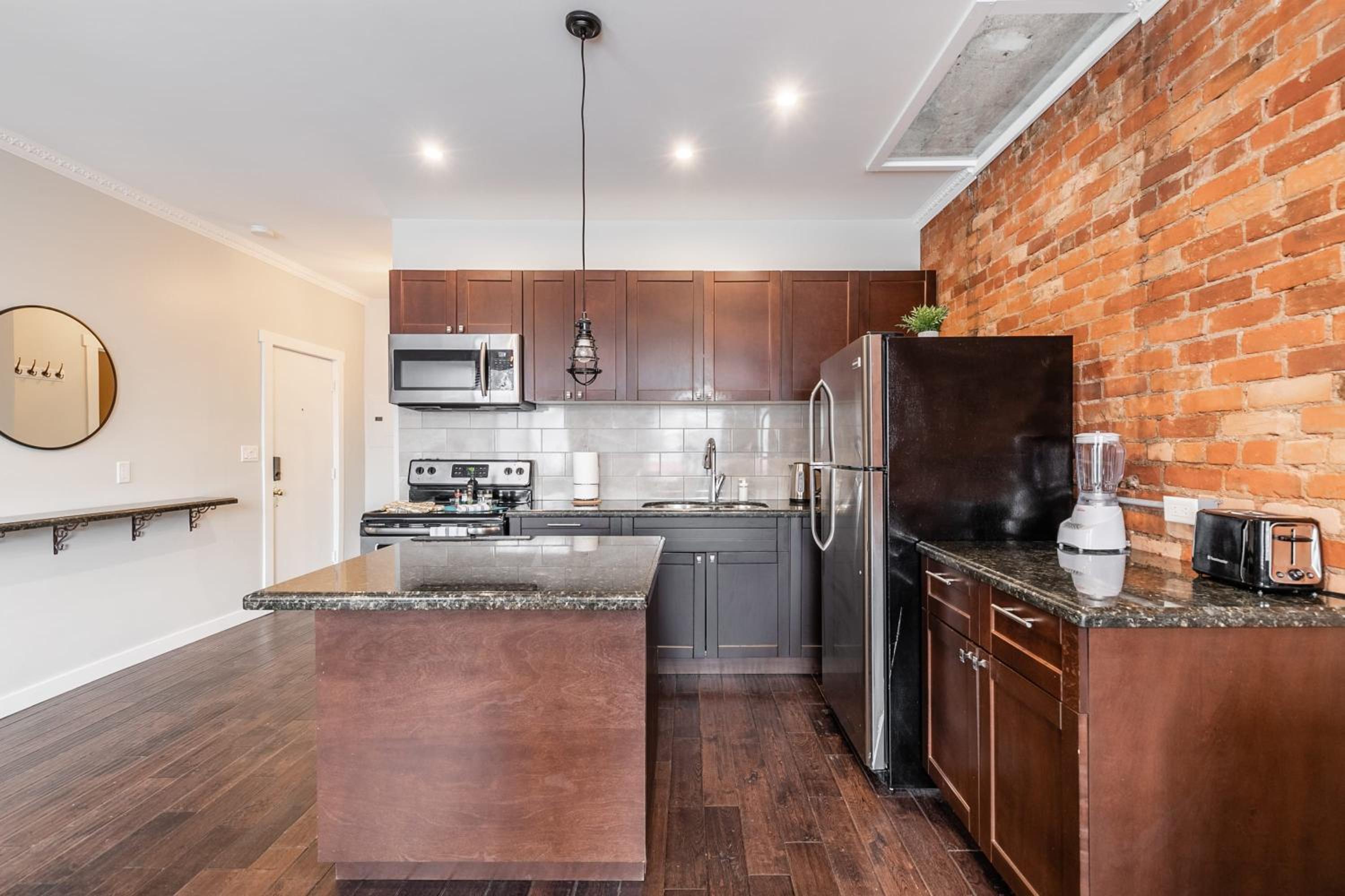 Cozy 1BR- Condo Unit - James Street North