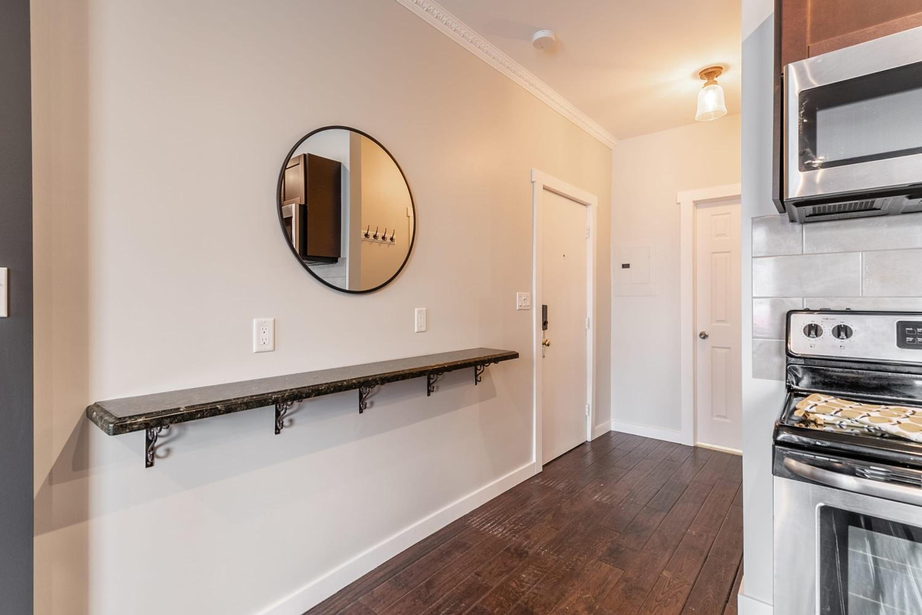 Cozy 1BR- Condo Unit - James Street North