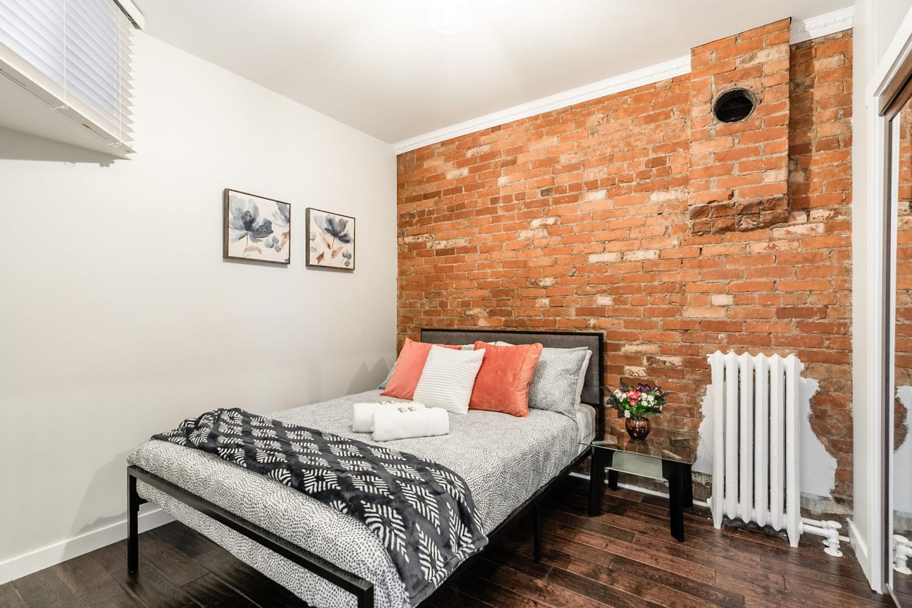 Cozy 1BR- Condo Unit - James Street North