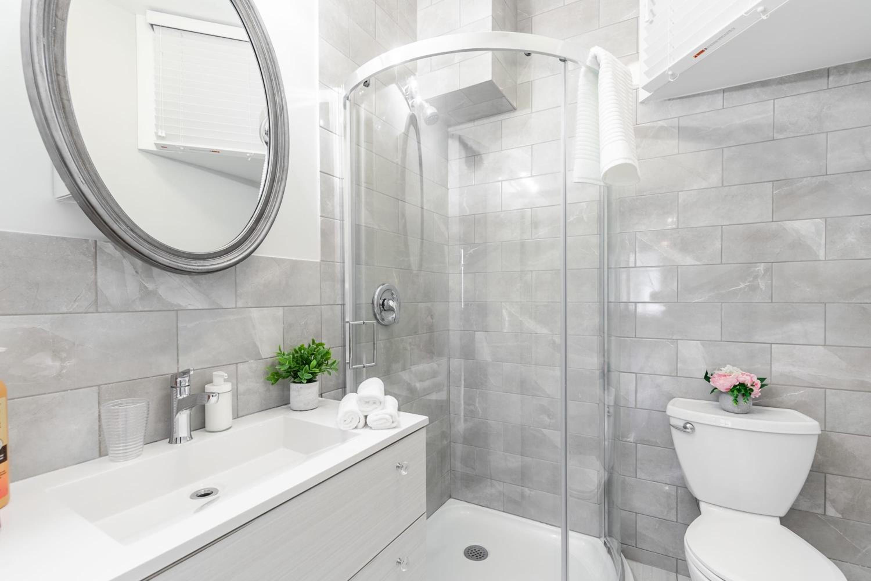 Cozy 1BR- Condo Unit - James Street North