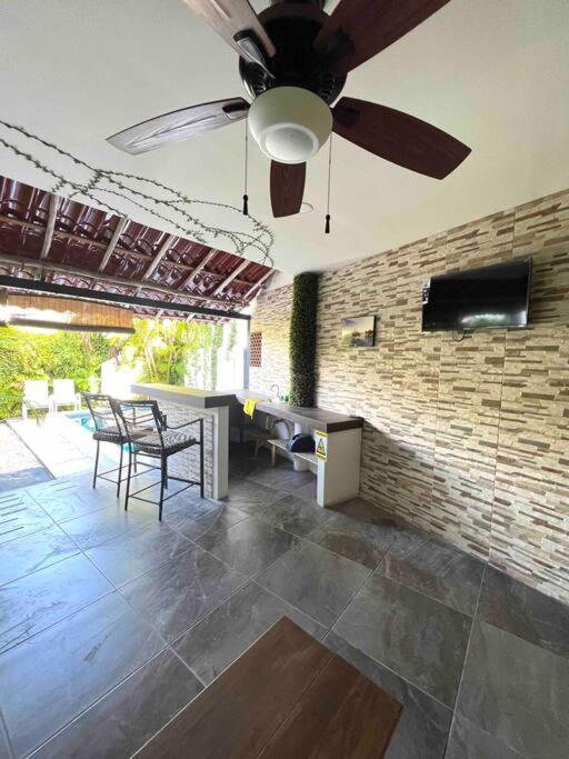 Casa para mas 20 personas con alberca en su interior