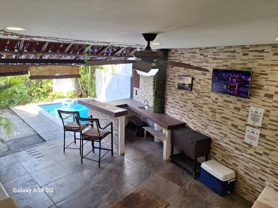 Casa para mas 20 personas con alberca en su interior