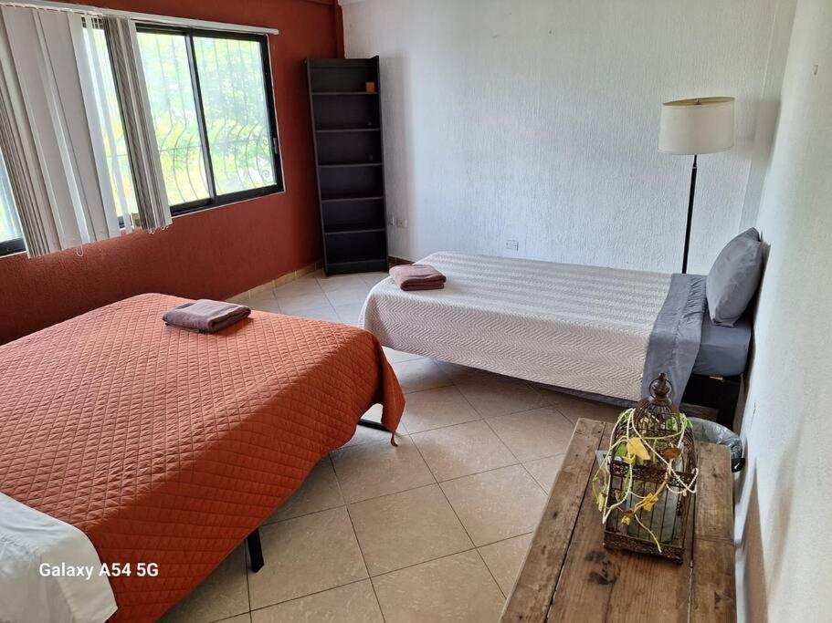 Casa para mas 20 personas con alberca en su interior