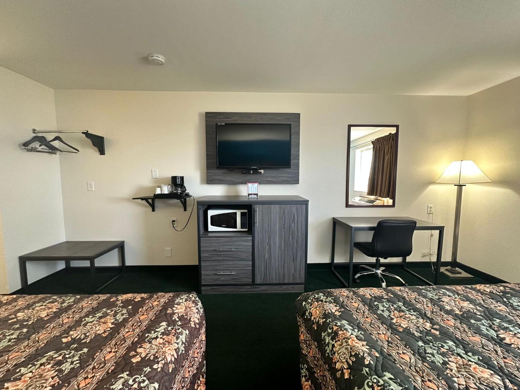 Super 7 Inn Tecumseh - Property Image 9