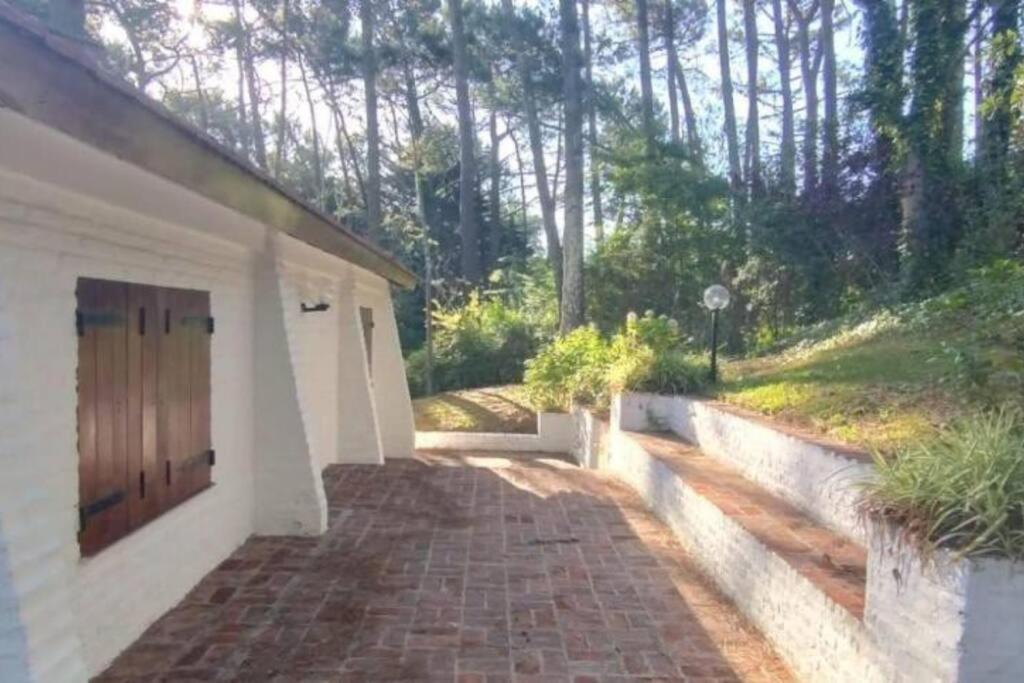 Habitación cerca del golf con baño privado en CASA COMPARTIDA