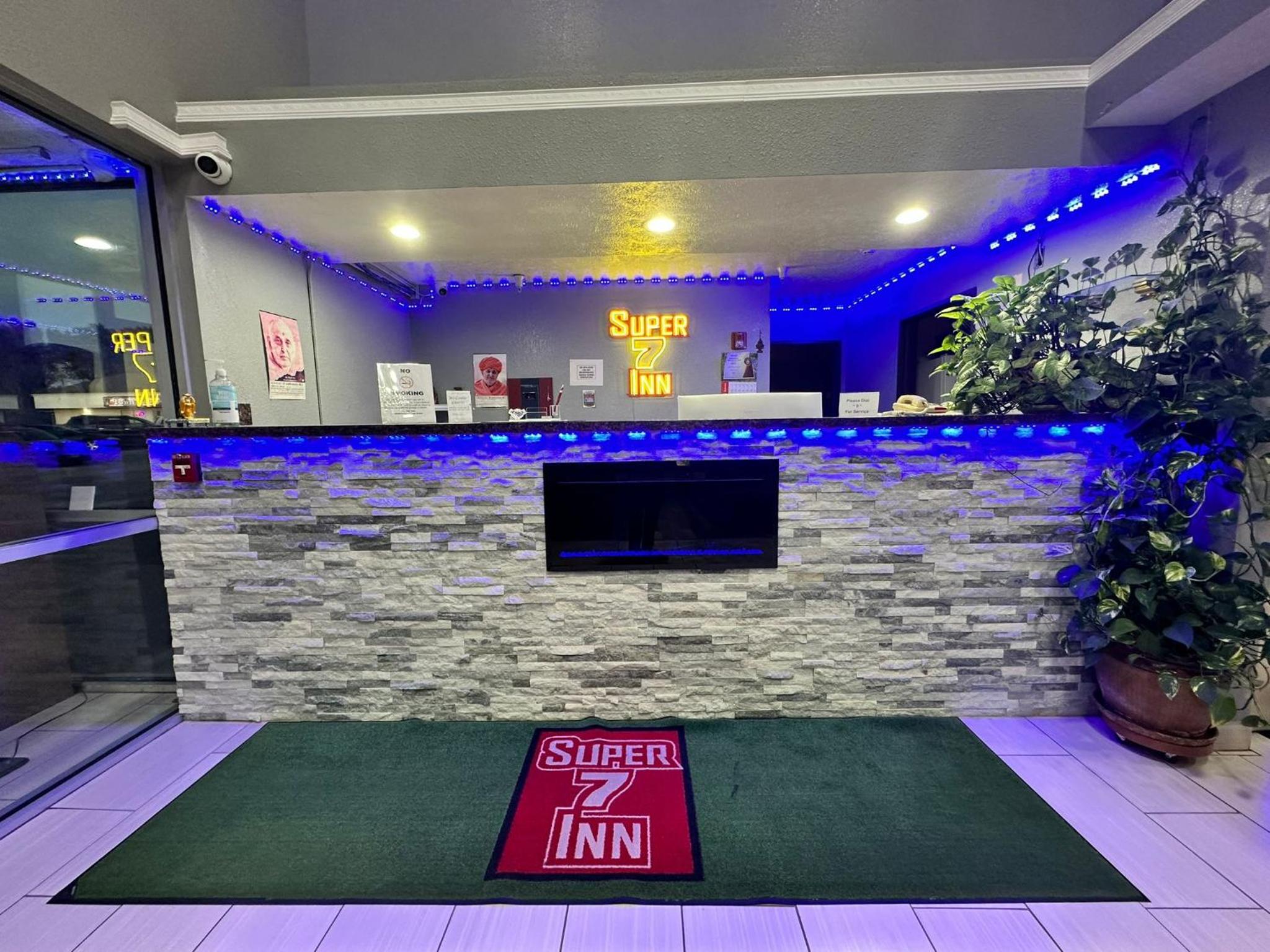 Super 7 Inn Tecumseh - Property Image 16