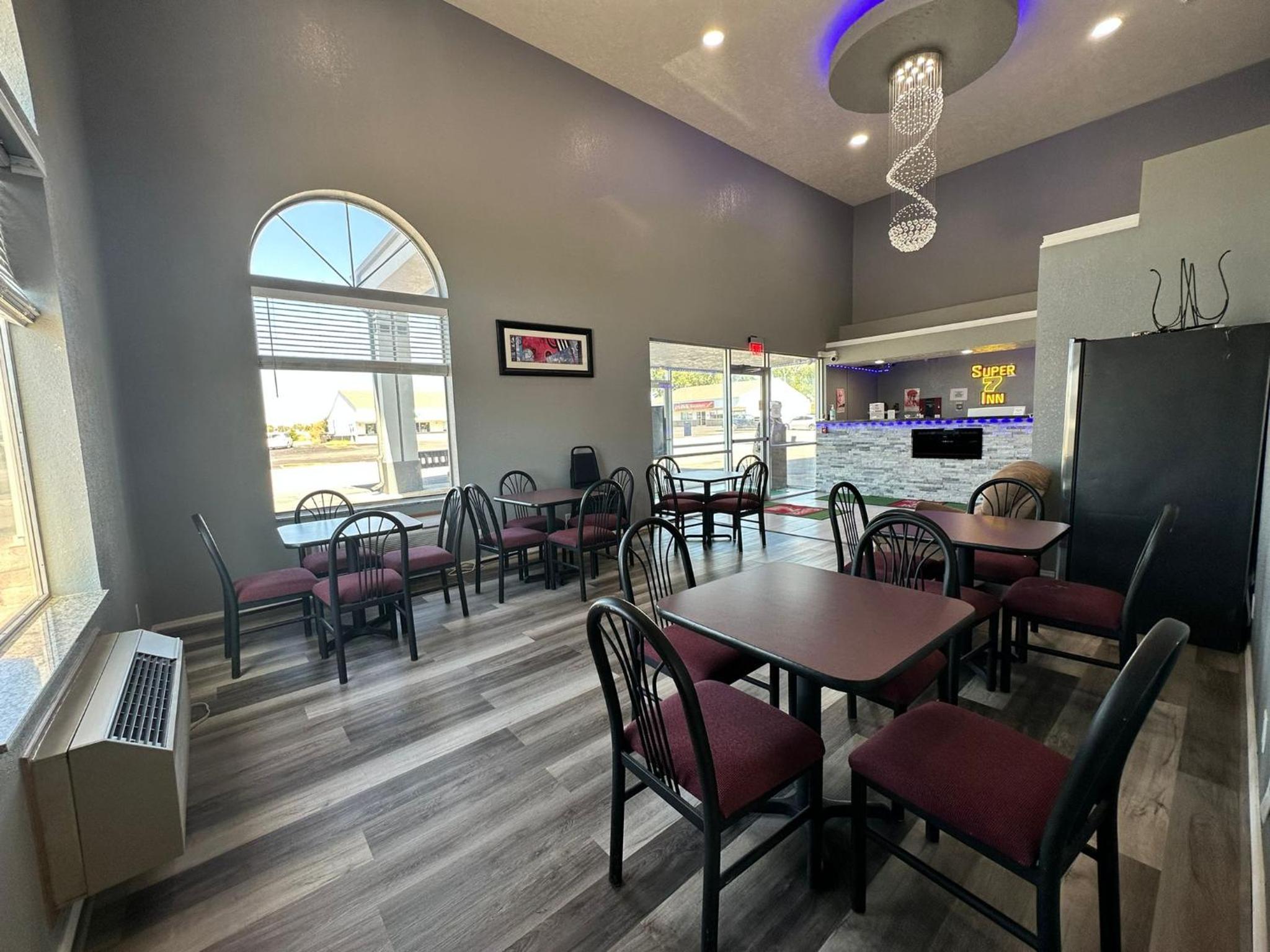 Super 7 Inn Tecumseh - Property Image 18