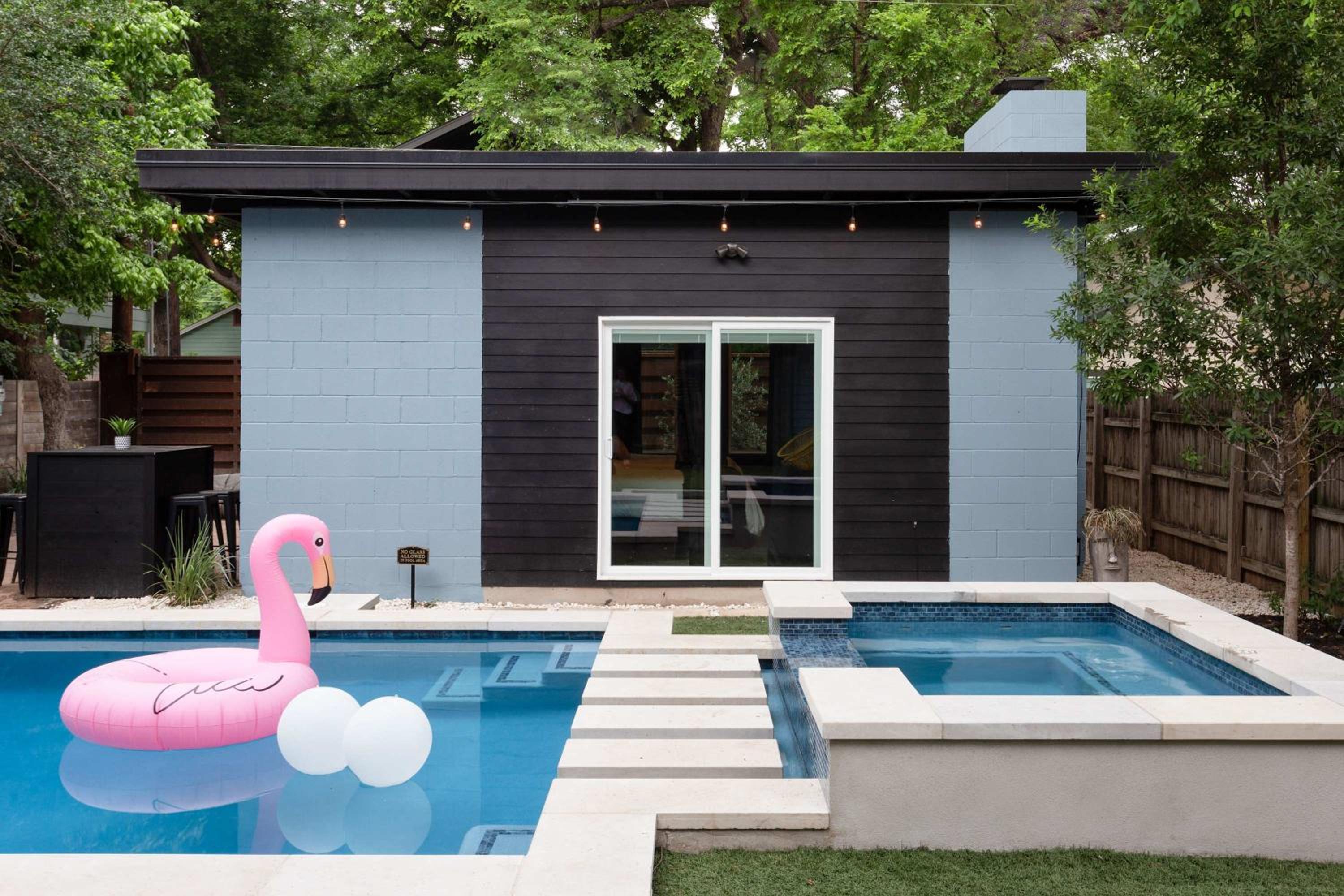 Upstay Luxe Pool Retreat - 7 Min to Rainey St view 4