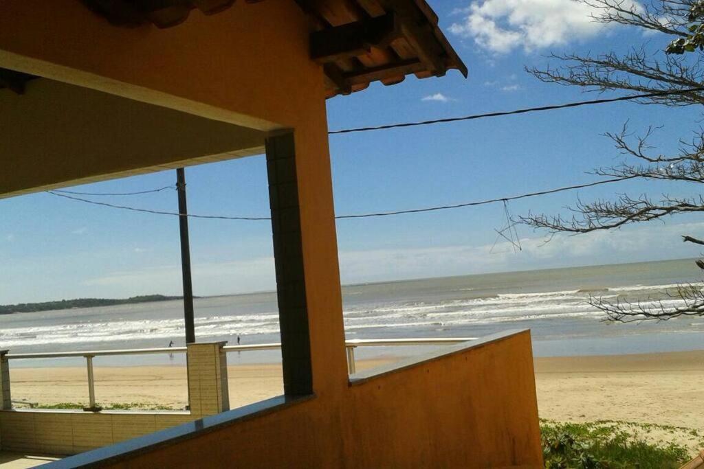 Casa de frente ao mar praia grande Nova Almeida ES