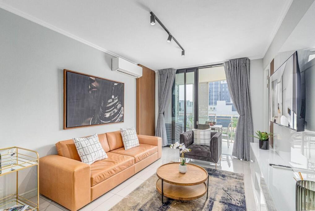 2 Bed Luxury Apartment, Ellipse, Waterfall view 4