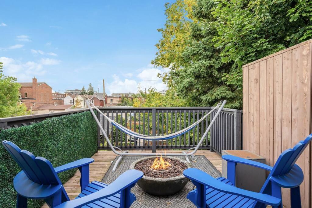 Deluxe 3BR Junction House, KING bed, Hot Tub, BBQ