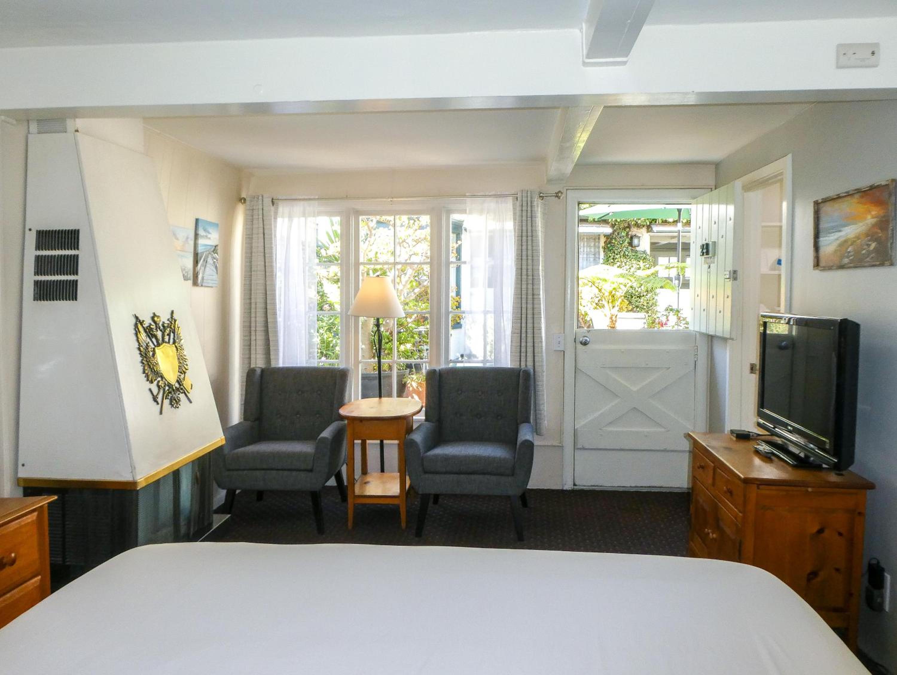 Monterey Vacations - Carmel Fireplace Inn - Property Image 3