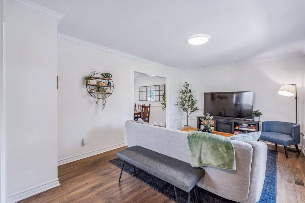 Heritage 3BR Etobicoke Gem, Sherway Gardens, BBQ