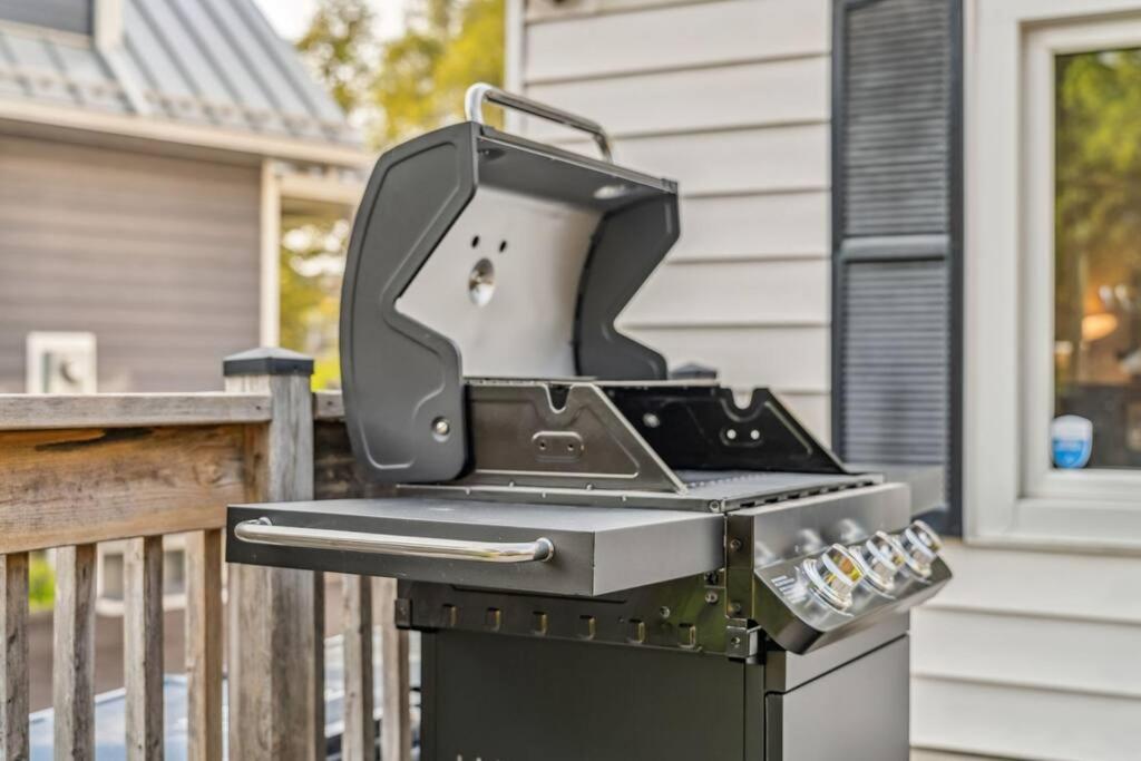 Heritage 3BR Etobicoke Gem, Sherway Gardens, BBQ