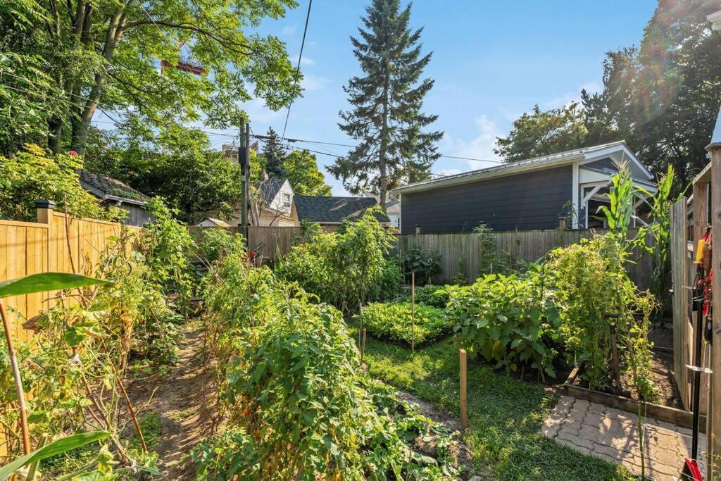 Heritage 3BR Etobicoke Gem, Sherway Gardens, BBQ