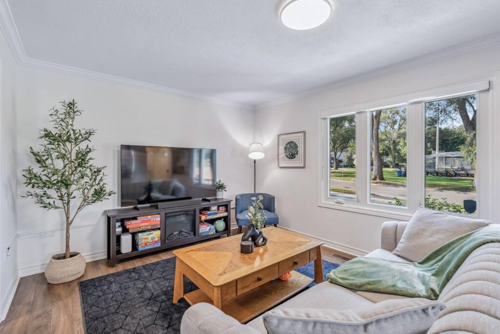 Heritage 3BR Etobicoke Gem, Sherway Gardens, BBQ