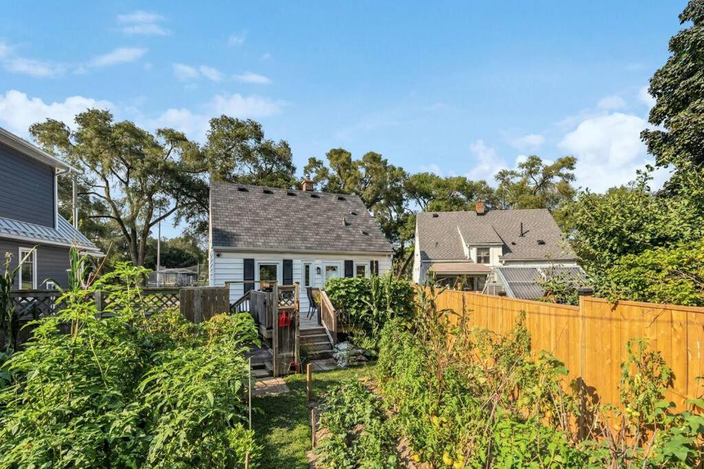 Heritage 3BR Etobicoke Gem, Sherway Gardens, BBQ