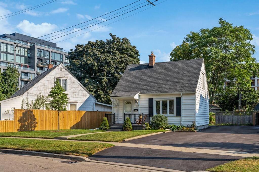 Heritage 3BR Etobicoke Gem, Sherway Gardens, BBQ