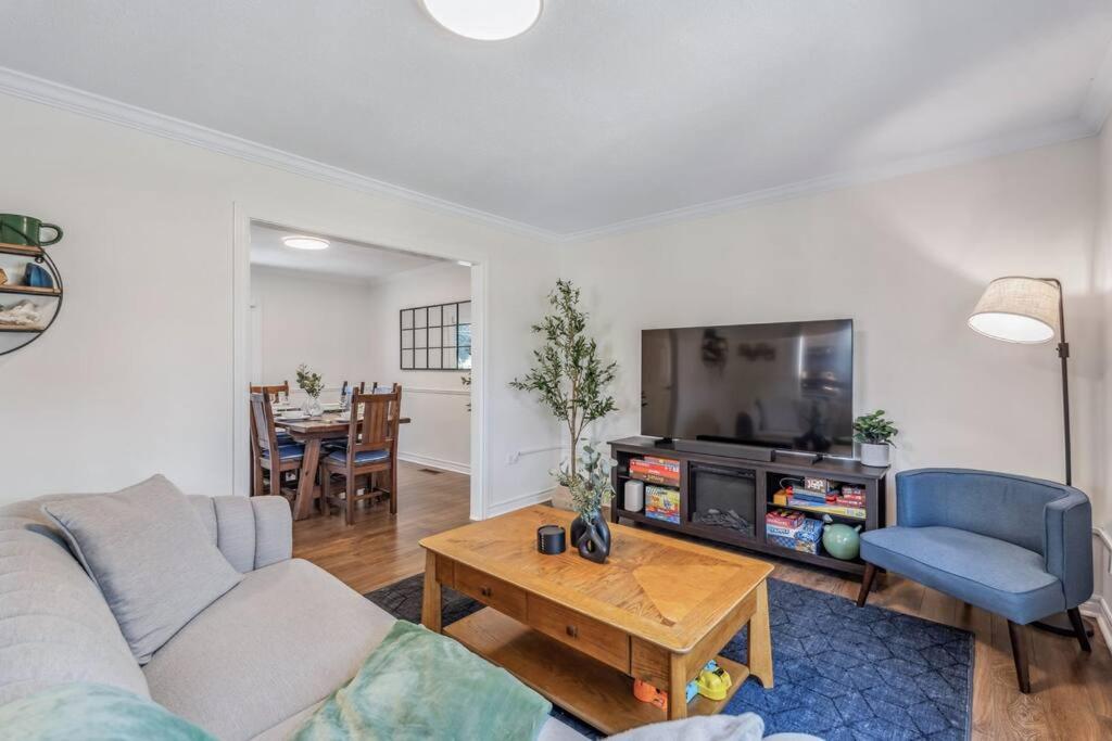 Heritage 3BR Etobicoke Gem, Sherway Gardens, BBQ