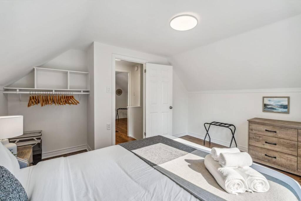 Heritage 3BR Etobicoke Gem, Sherway Gardens, BBQ