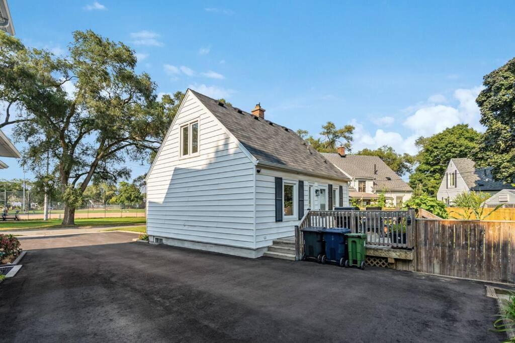 Heritage 3BR Etobicoke Gem, Sherway Gardens, BBQ
