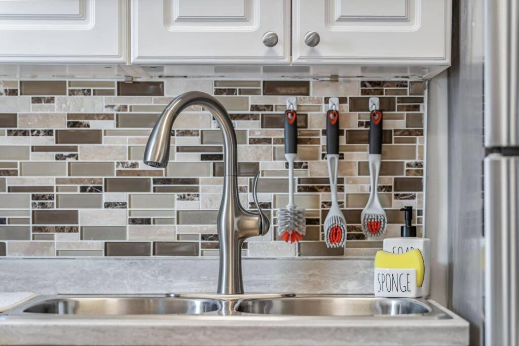 Heritage 3BR Etobicoke Gem, Sherway Gardens, BBQ