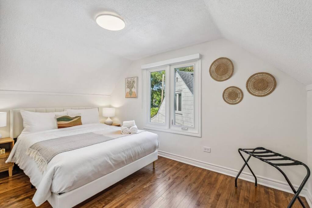 Heritage 3BR Etobicoke Gem, Sherway Gardens, BBQ