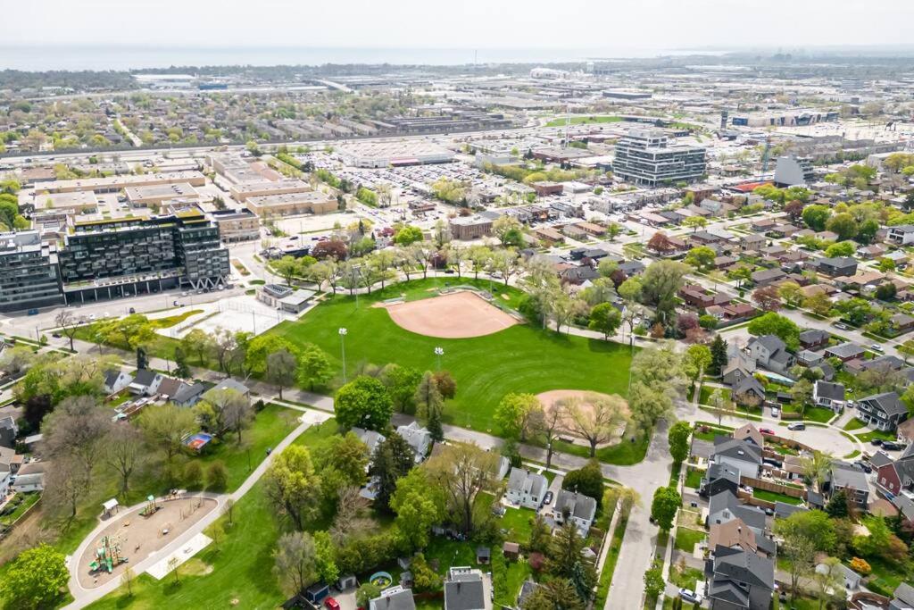 Heritage 3BR Etobicoke Gem, Sherway Gardens, BBQ