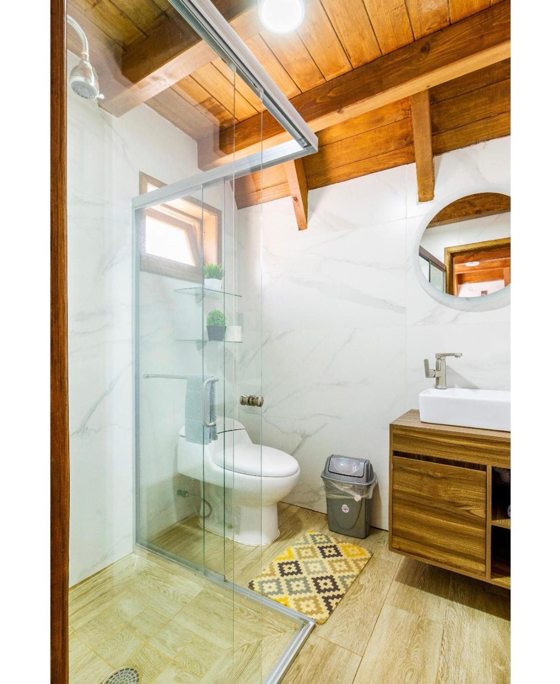 Cabaña moderna tipo alpina para pareja view 2