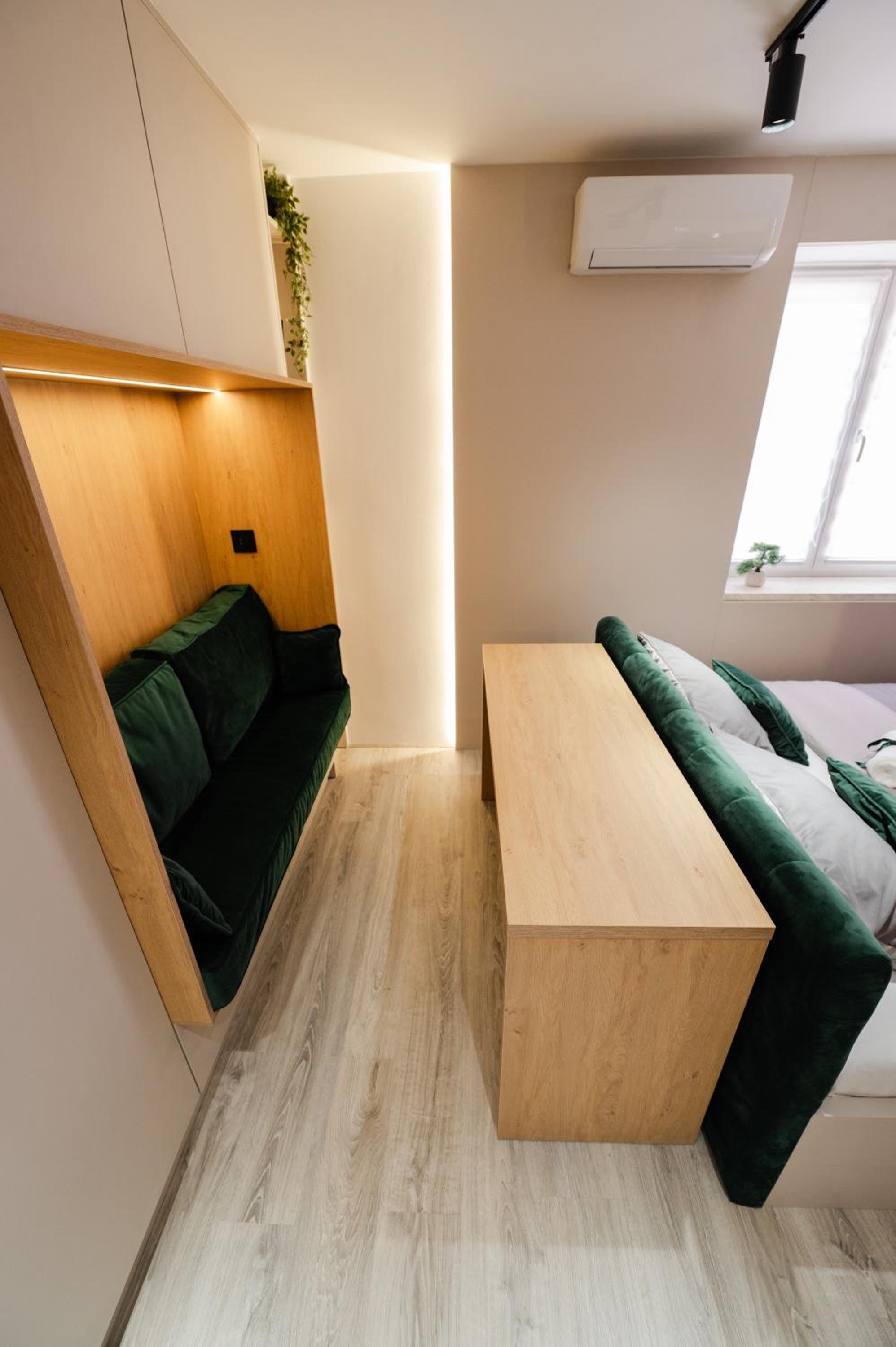 Studio Compact