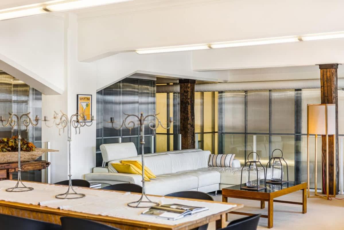 Spacious Room in Unique K Road Apartment