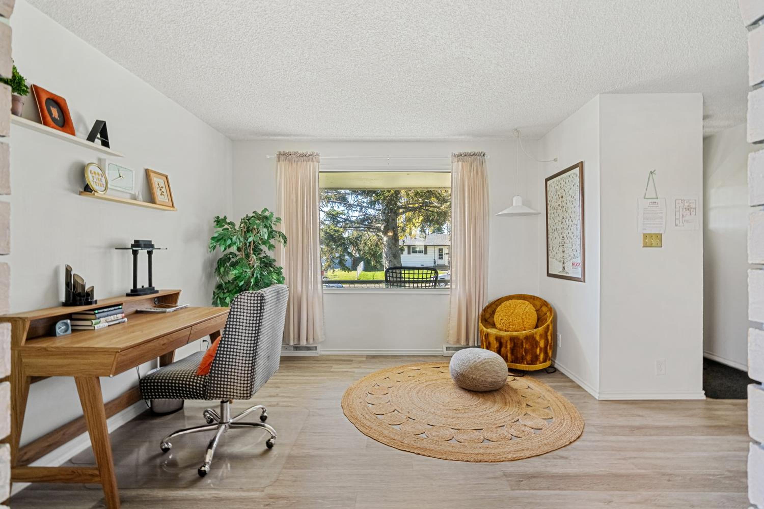 Digital Nomad's Calgary Inner City Gem 3Bd, 5Bed, Sleeps 8, Main Level