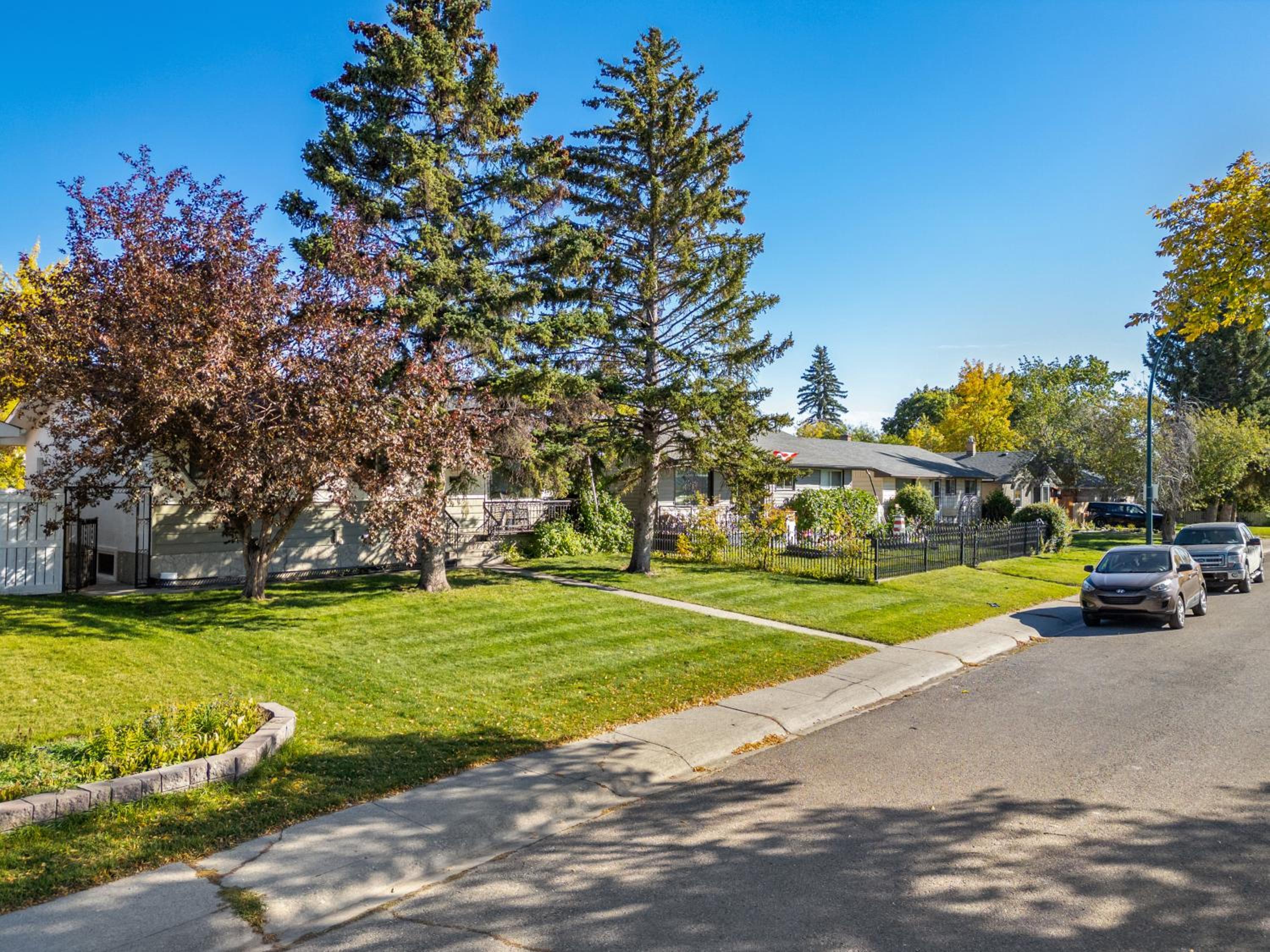 Digital Nomad's Calgary Inner City Gem 3Bd, 5Bed, Sleeps 8, Main Level