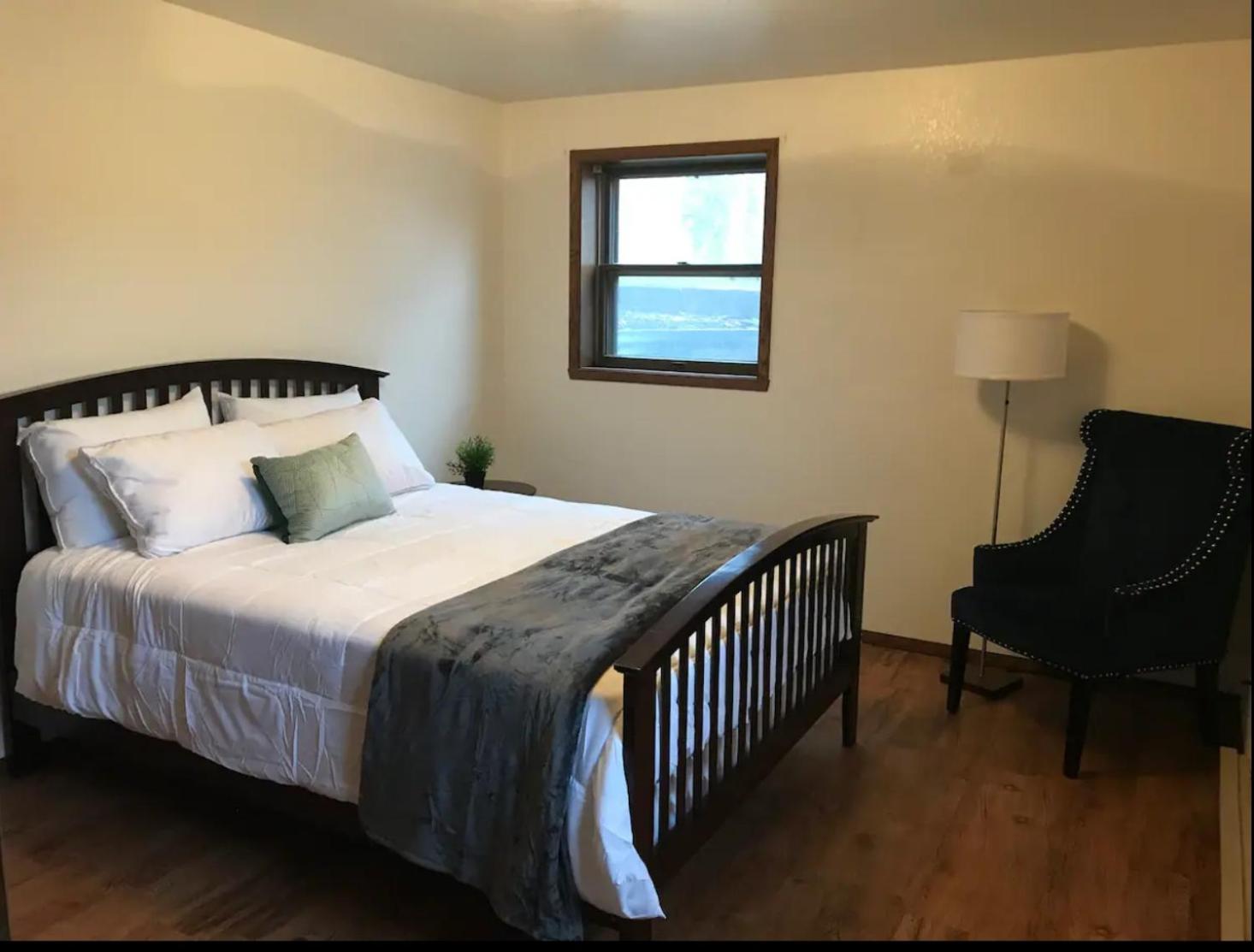 Cozy Remodeled Apartment near Green Bay & Appleton view 2