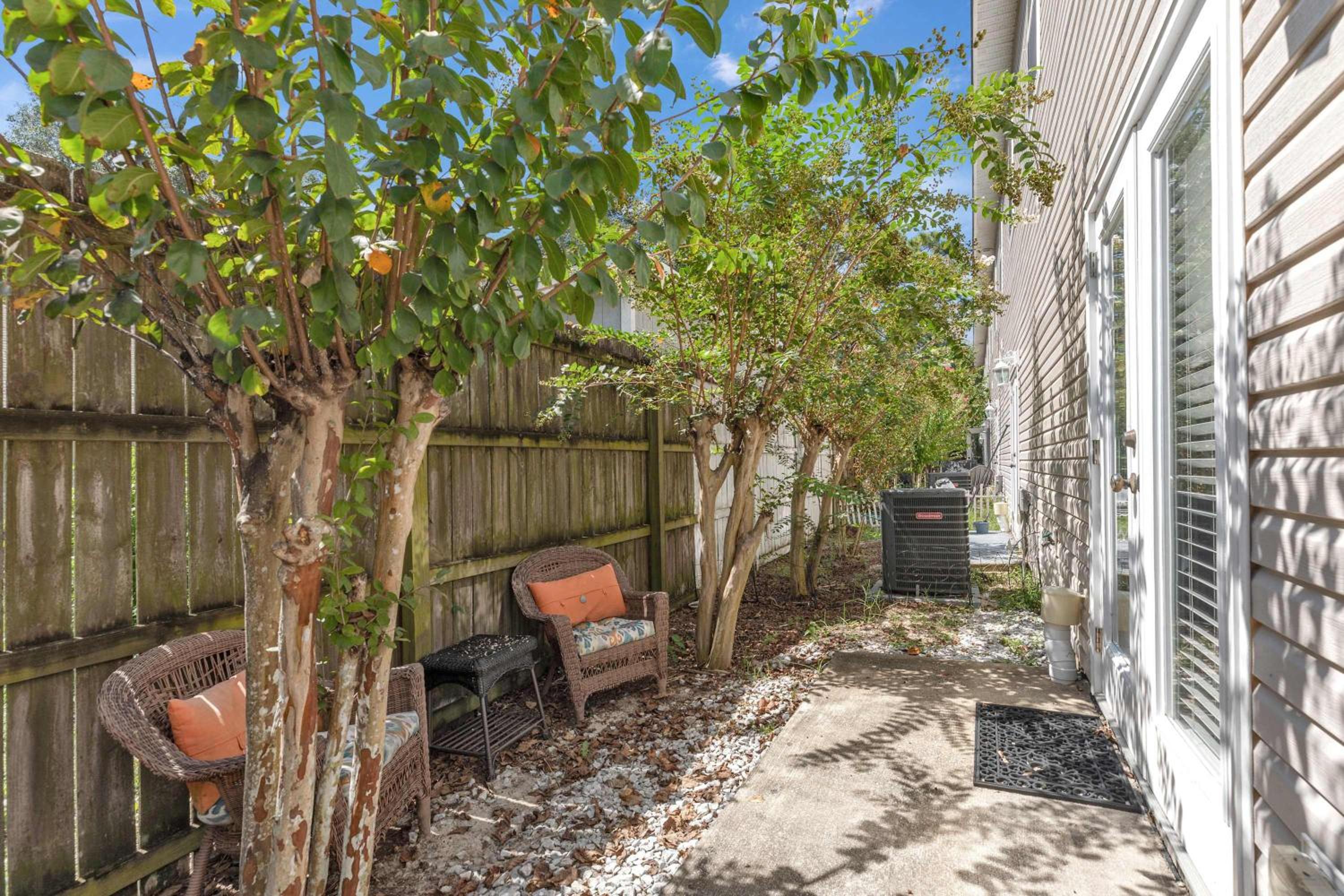 Owl's Nest Kid Pet Friendly 6miles to Beach view 3