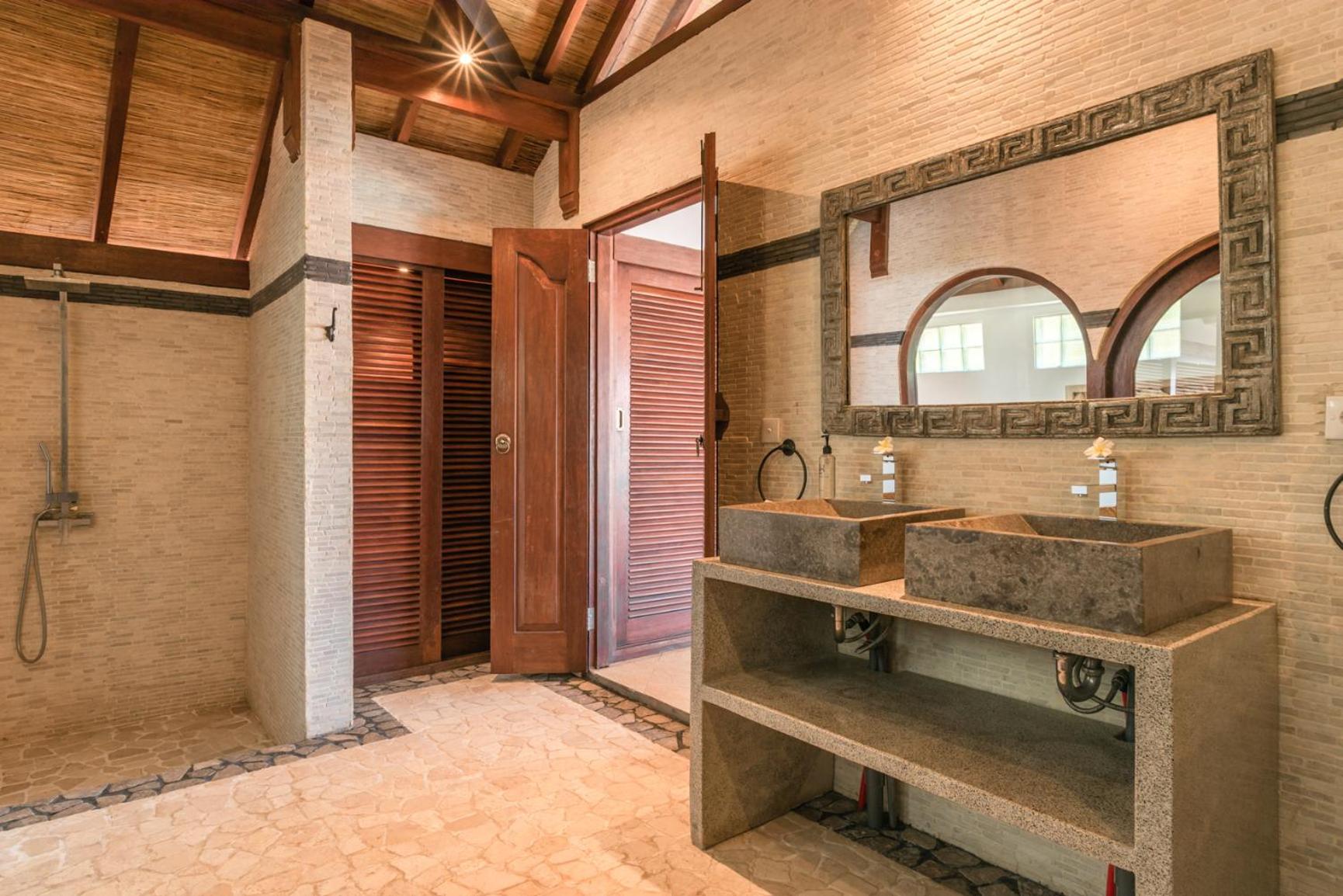 Villa Mia with Amazing Pool view 2
