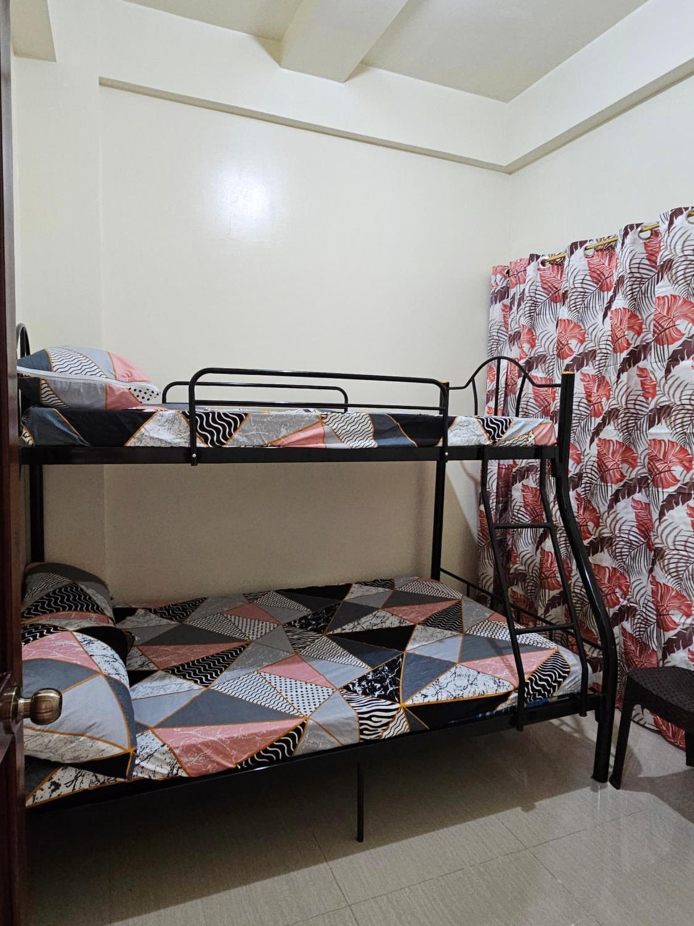 budget transient house near sm Lucena 6pax