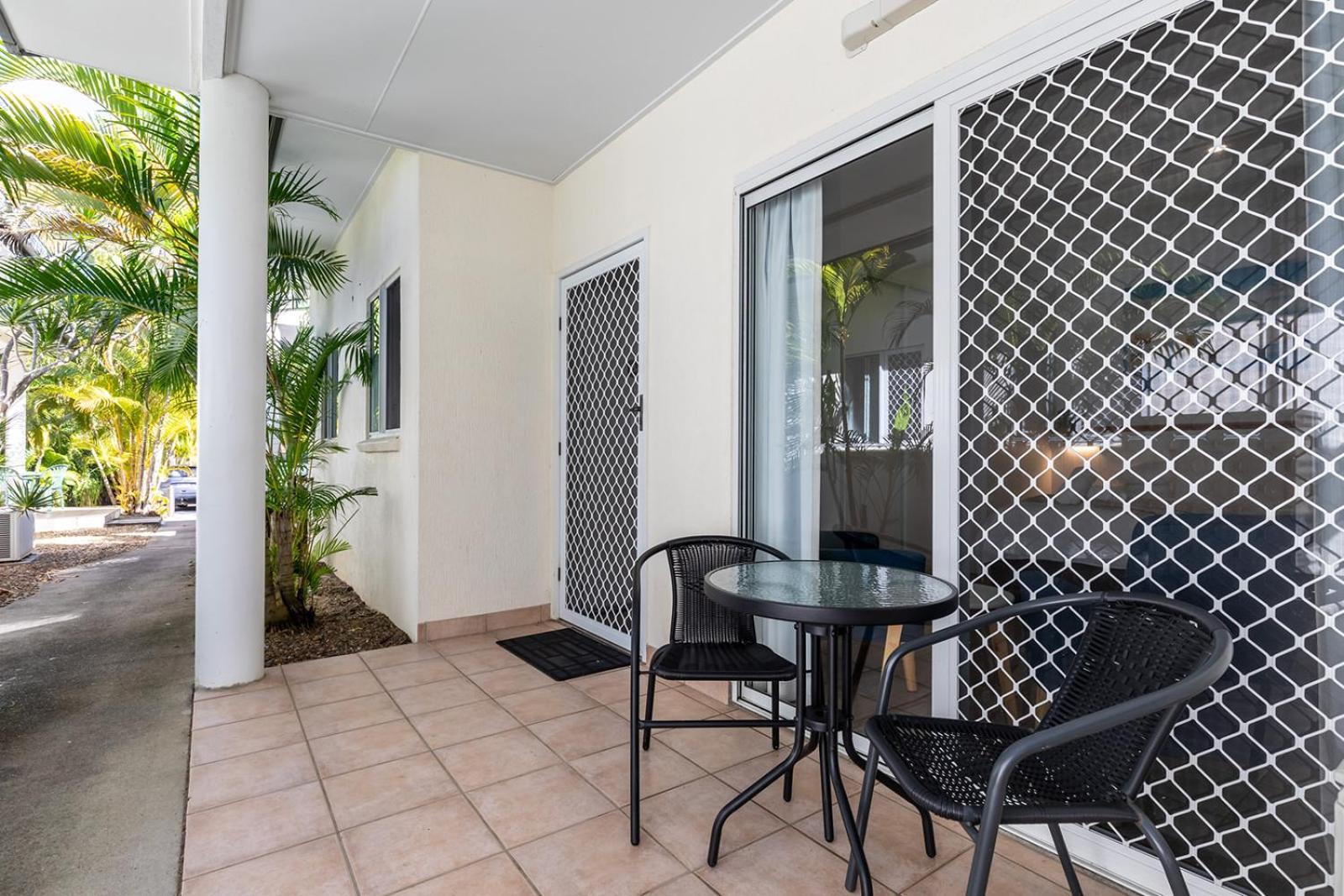 Beachcomber in Agnes