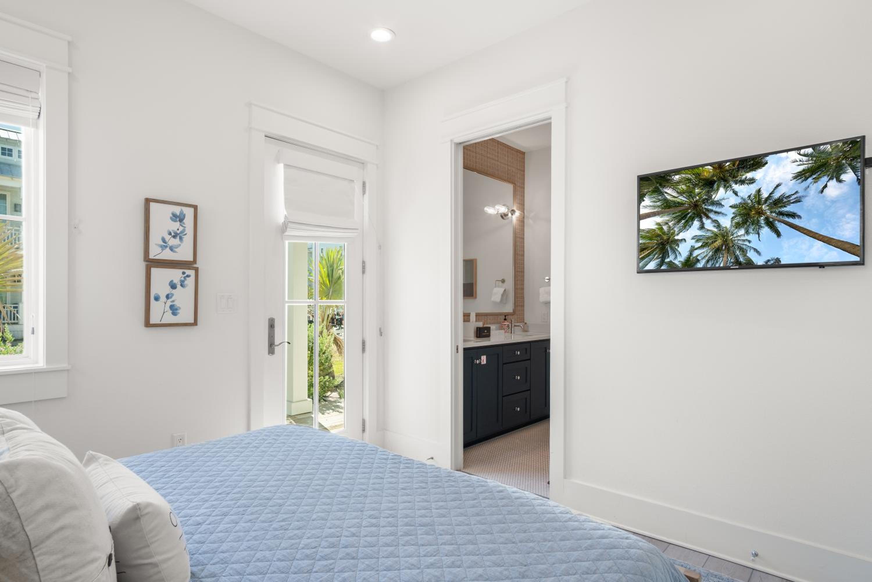 The Violet Palm 220 LAU view 4