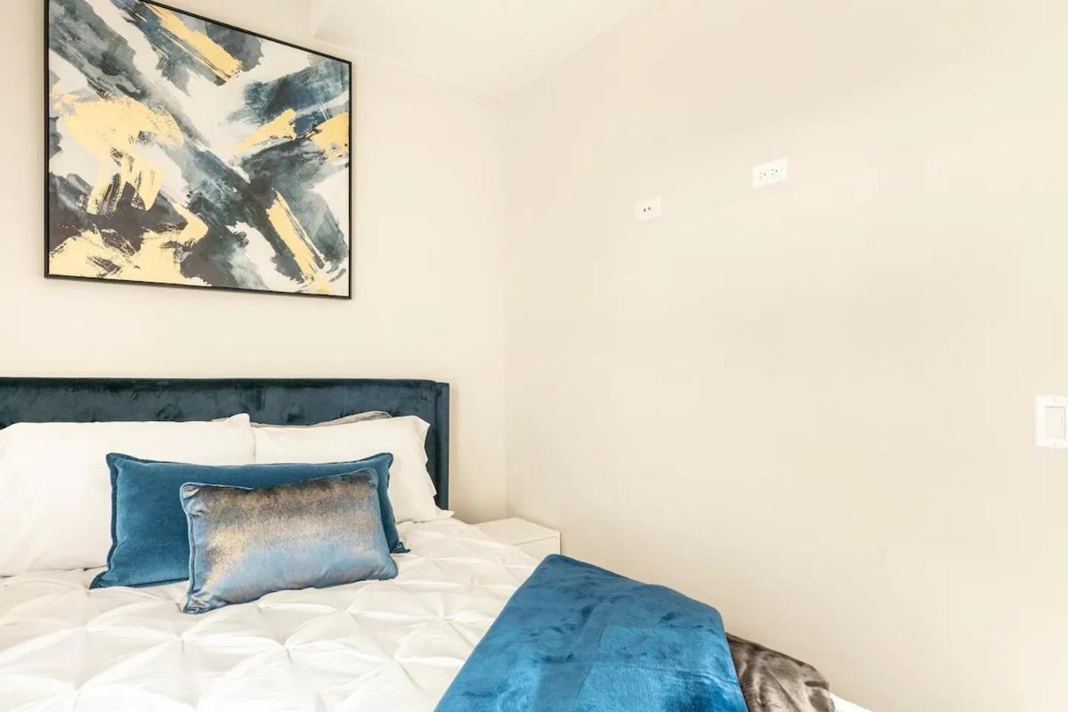 Chic Fully Furnished Condo photo 5