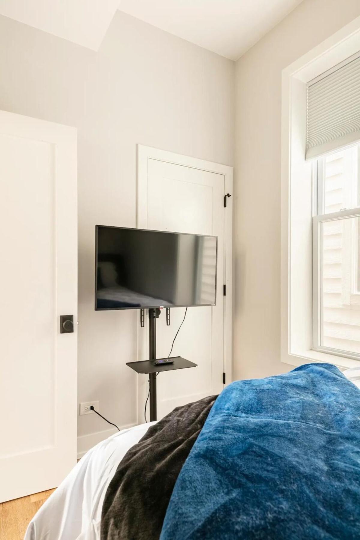 Chic Fully Furnished Condo photo 2