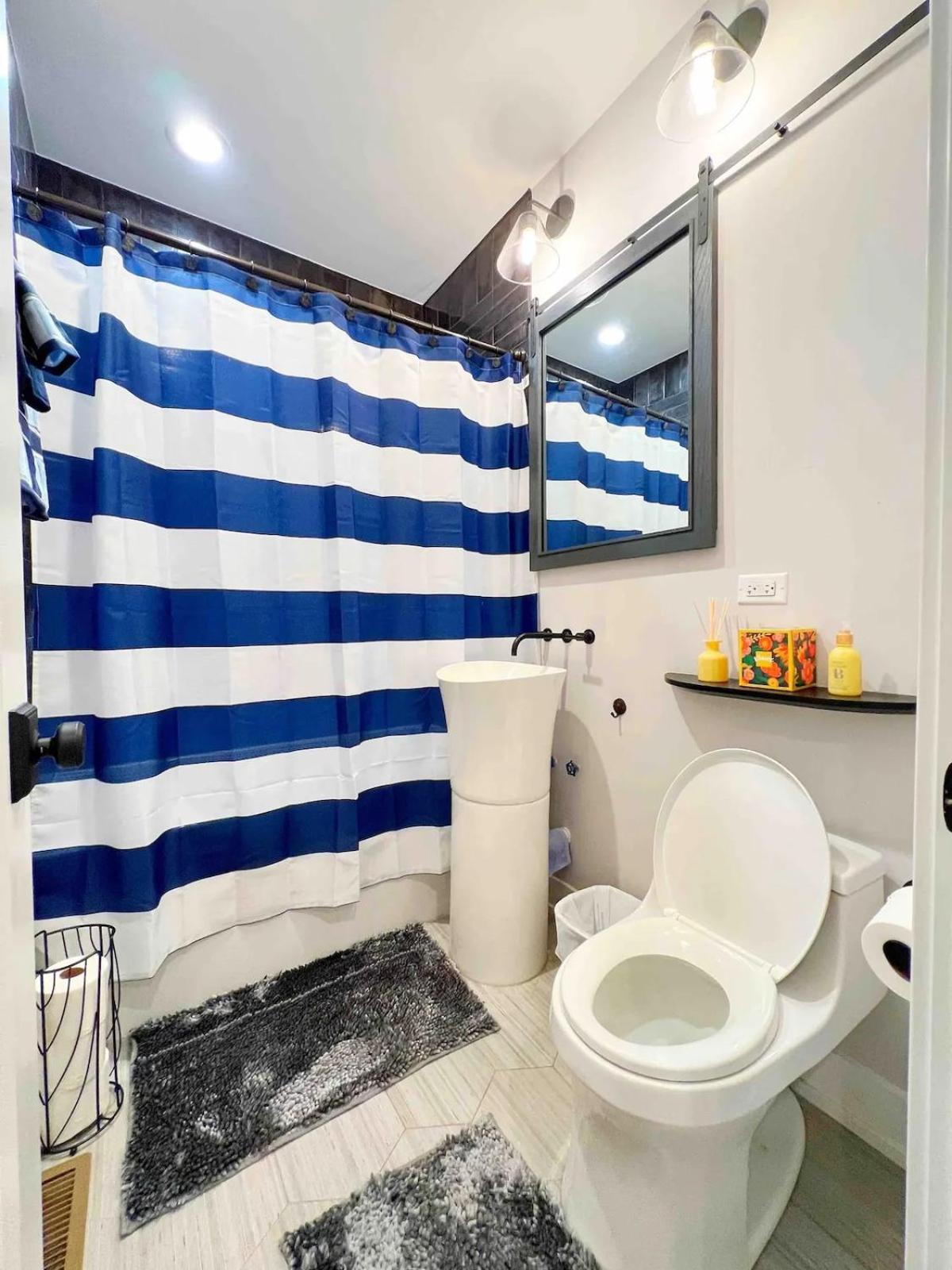 Chic Fully Furnished Condo photo 4