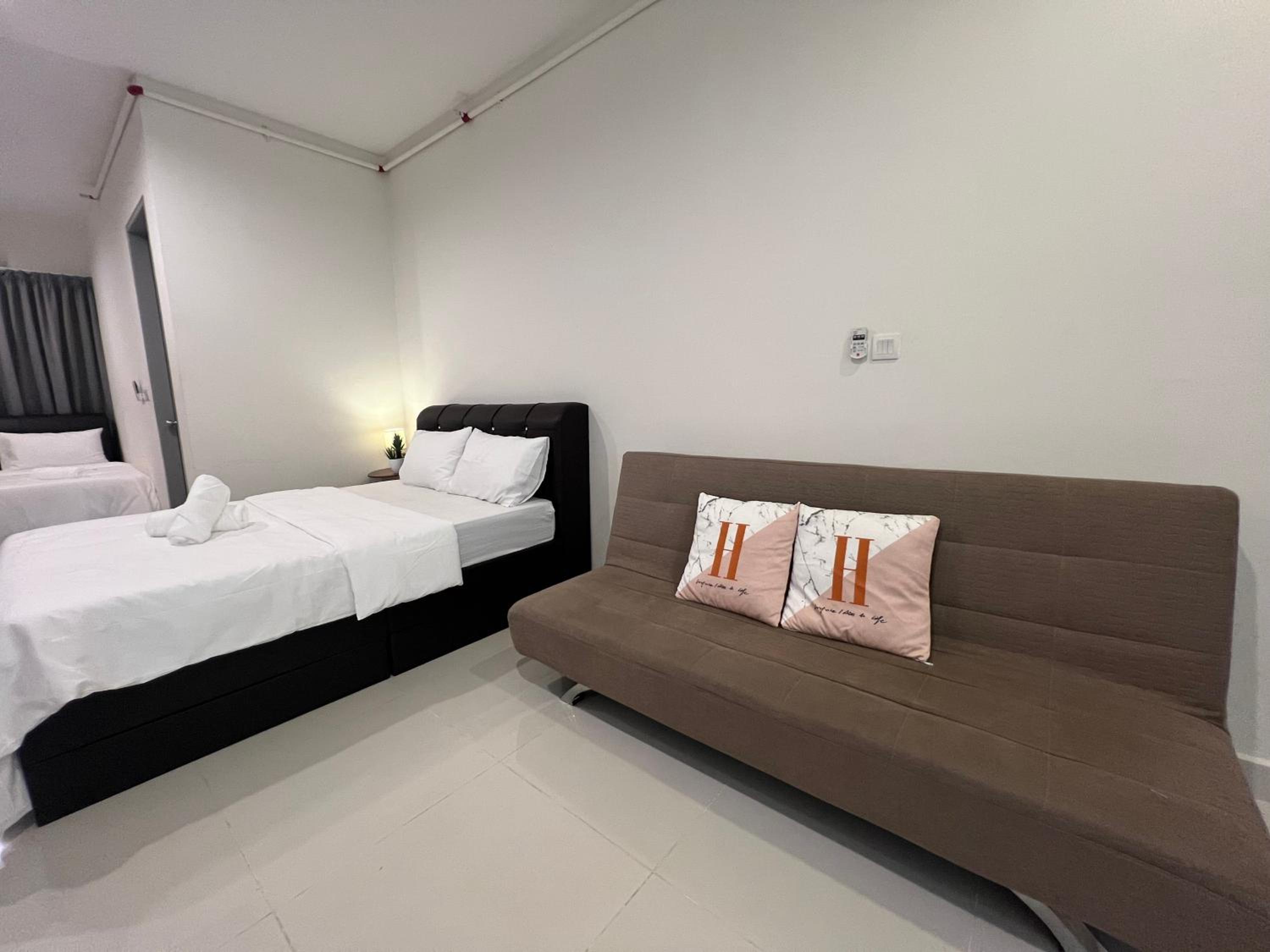 KLIA SEPANG TRANSIT by IMPIAN HOMESTAY